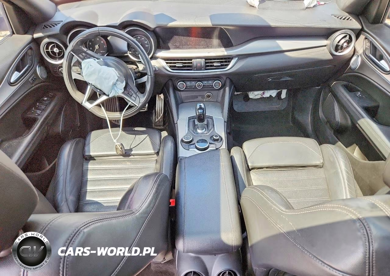 2018 Alfa Romeo Stelvio Ti Sport VIN:ZASFAKNN3J7C10647 - 8