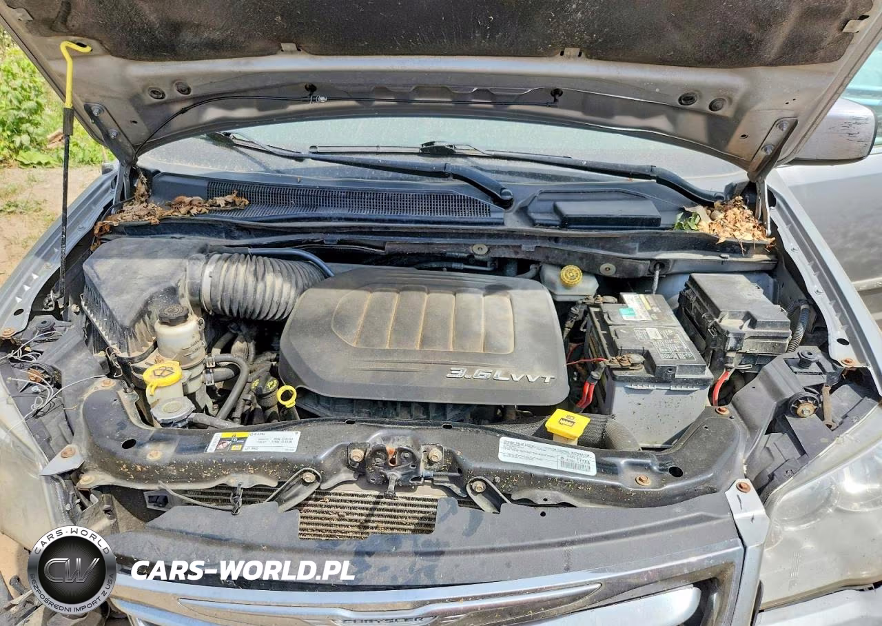 2015 Chrysler Town & Country Touring VIN:2C4RC1BG2FR627019 - 12