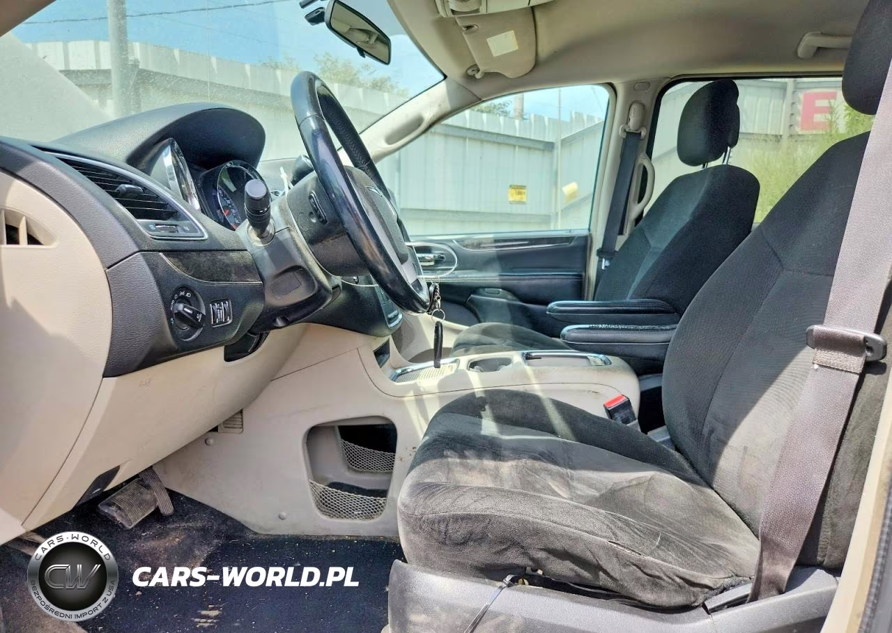 2015 Chrysler Town & Country Touring VIN:2C4RC1BG2FR627019 - 7