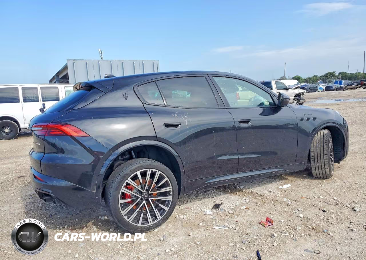 2025 Maserati Grecale VIN:ZN6PMDBAXS7462803 - 3