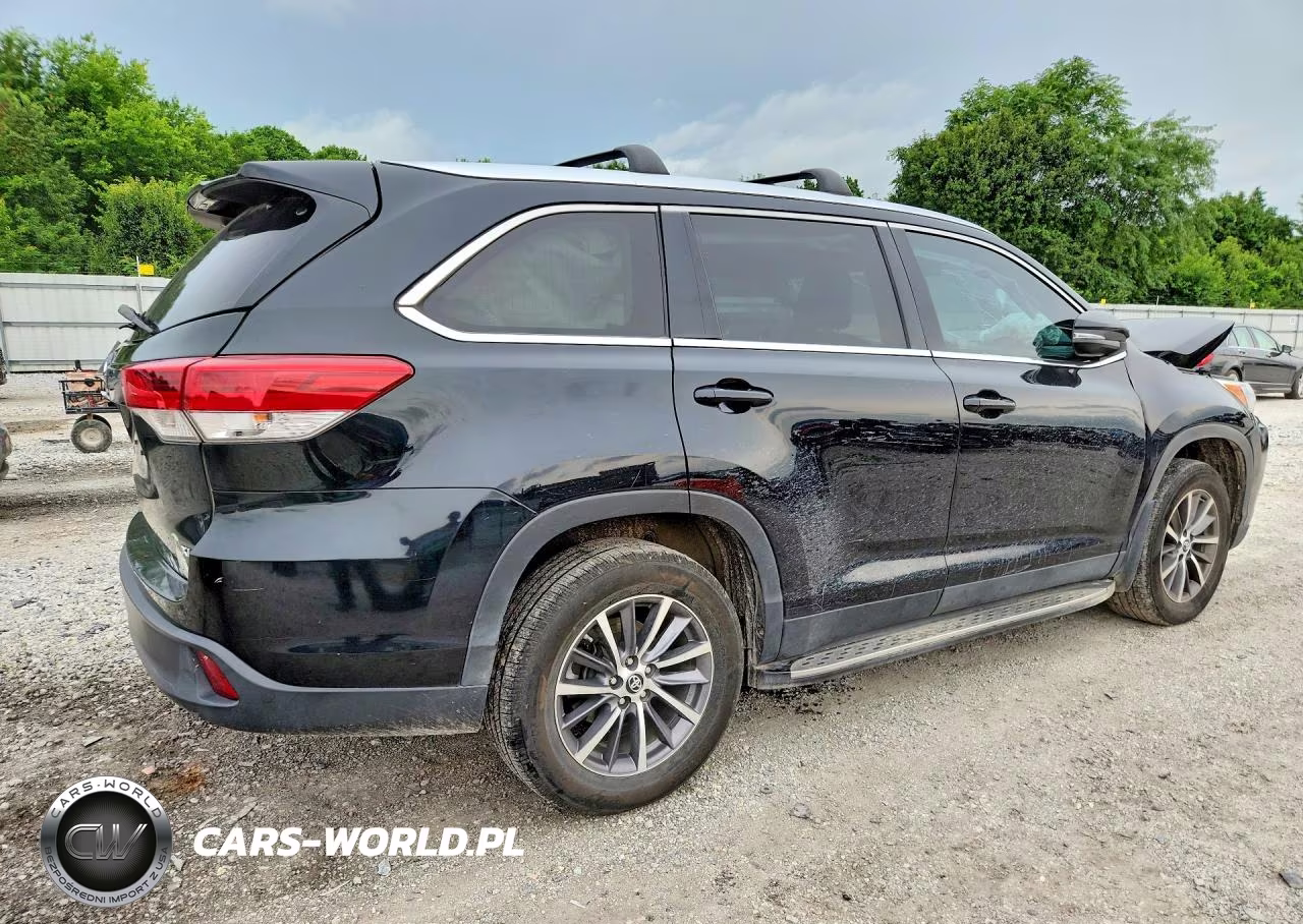 2019 Toyota Highlander VIN:5TDKZRFH5KS563318 - 3
