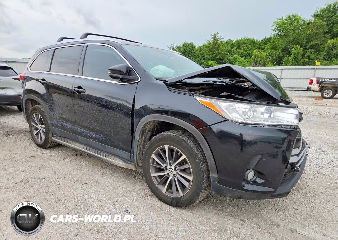 2019 Toyota Highlander VIN:5TDKZRFH5KS563318 - 4