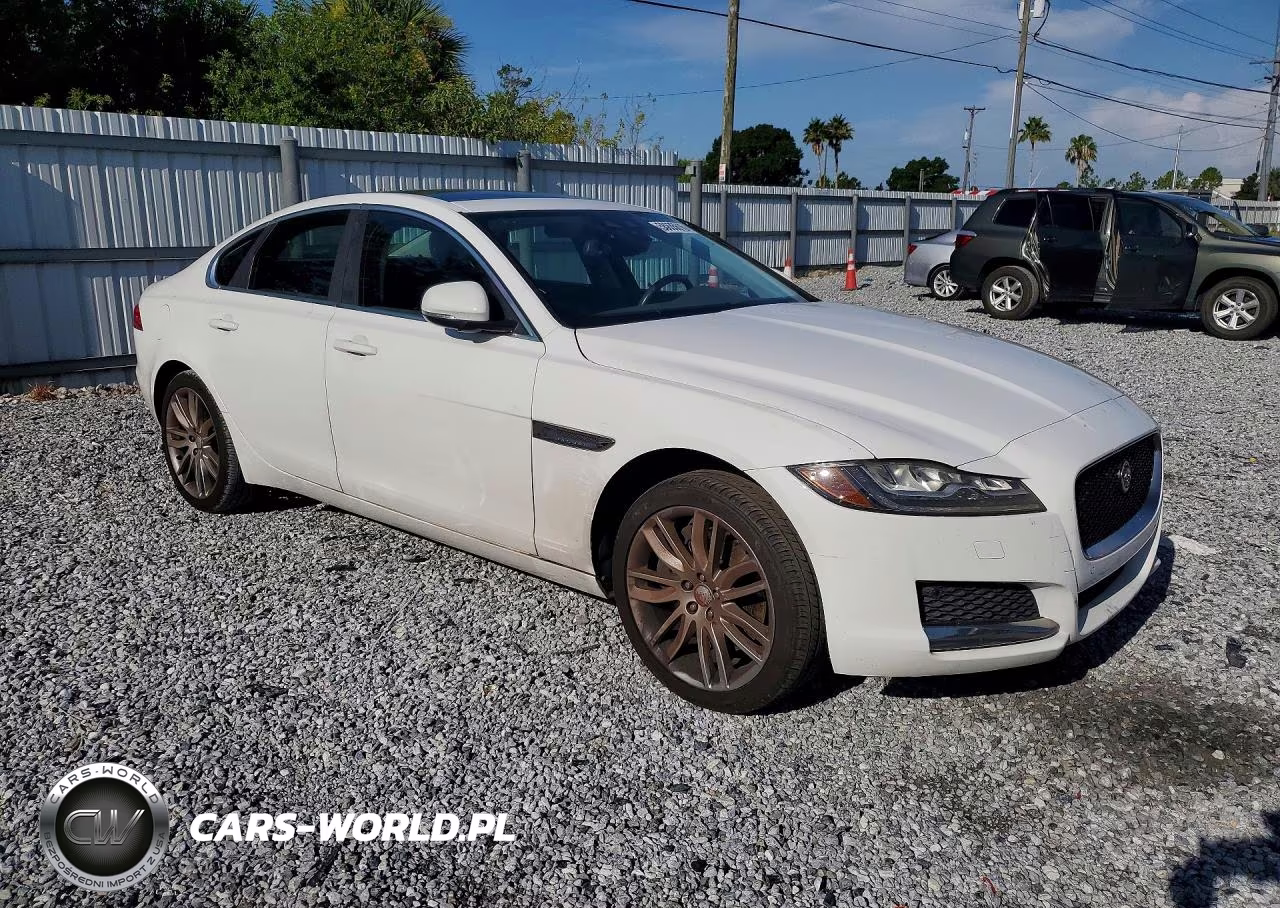 2016 Jaguar Xf Prestige VIN:SAJBE4BV4GCY06332 - 4