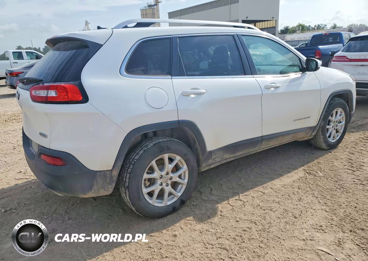2015 Jeep Cherokee Latitude VIN:1C4PJMCS7FW794145 - 3