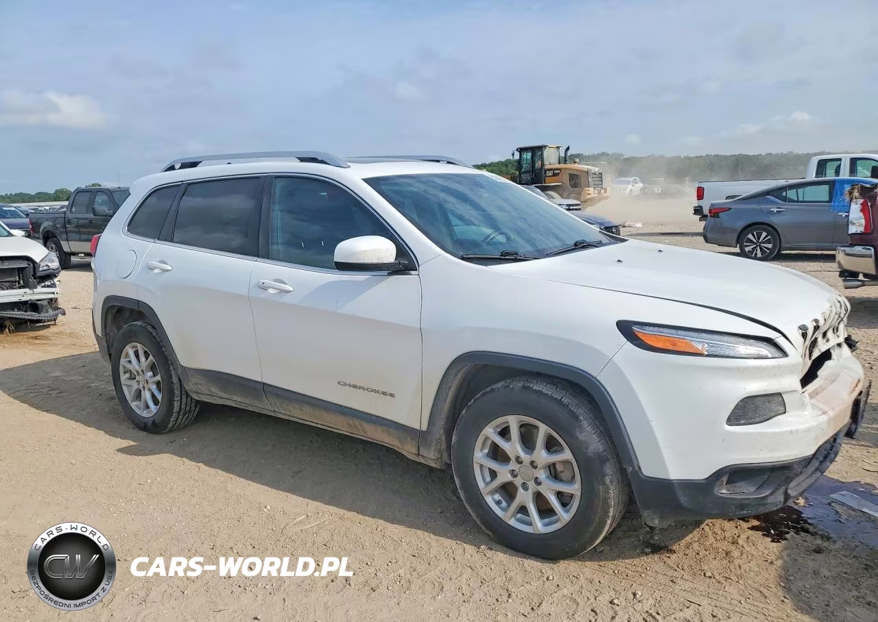 2015 Jeep Cherokee Latitude VIN:1C4PJMCS7FW794145 - 4