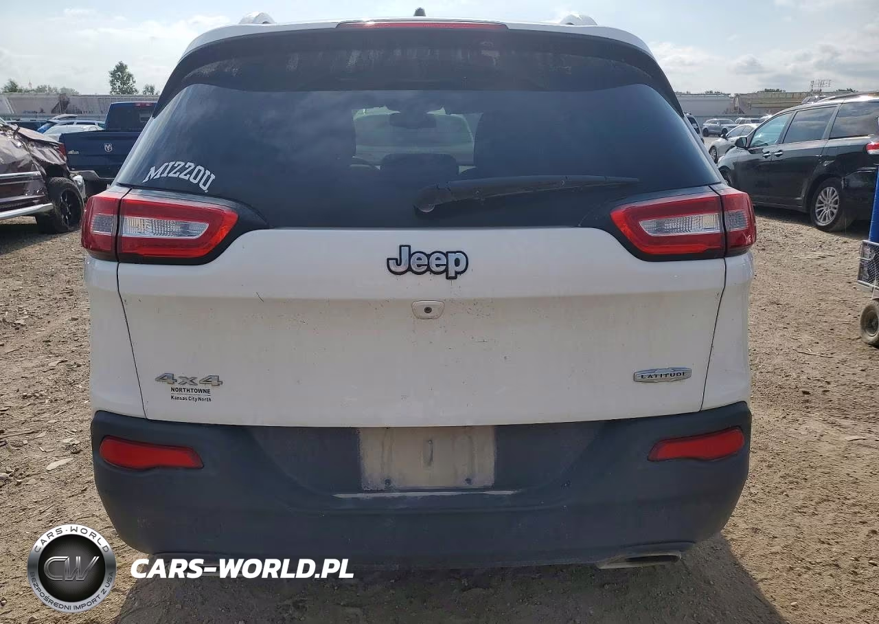 2015 Jeep Cherokee Latitude VIN:1C4PJMCS7FW794145 - 6
