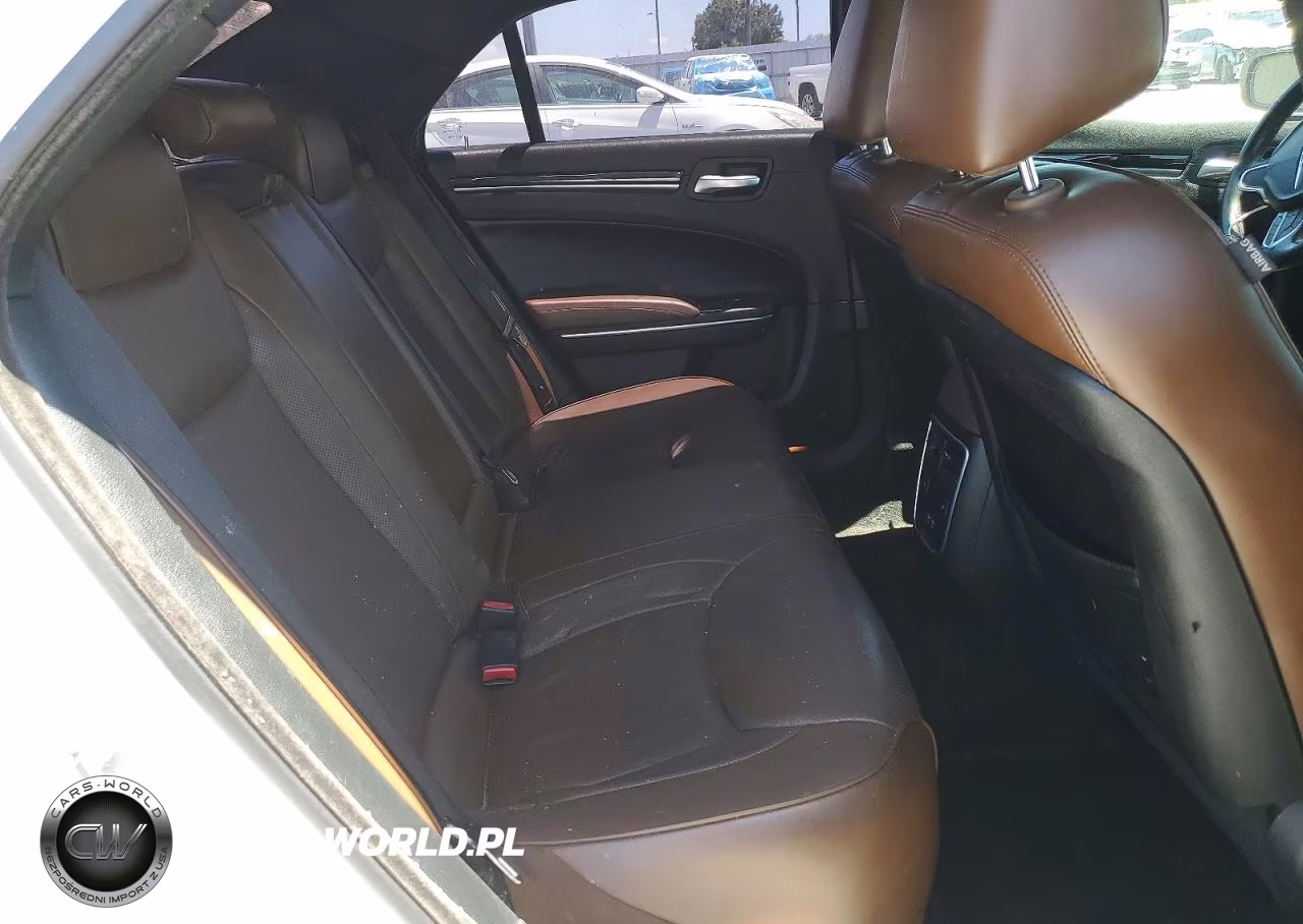 2018 Chrysler 300 Limited VIN:2C3CCAKG2JH177235 - 10