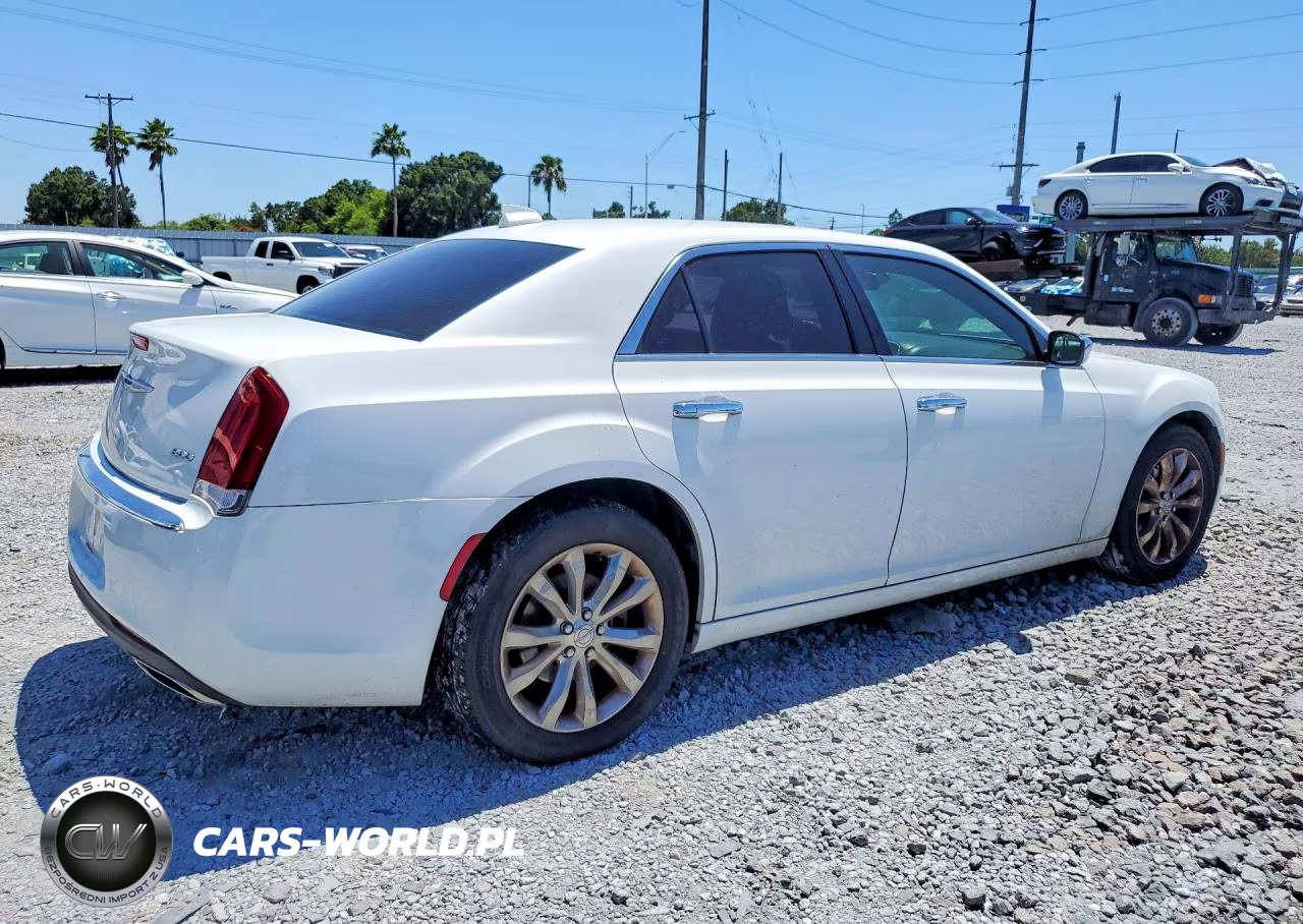 2018 Chrysler 300 Limited VIN:2C3CCAKG2JH177235 - 3