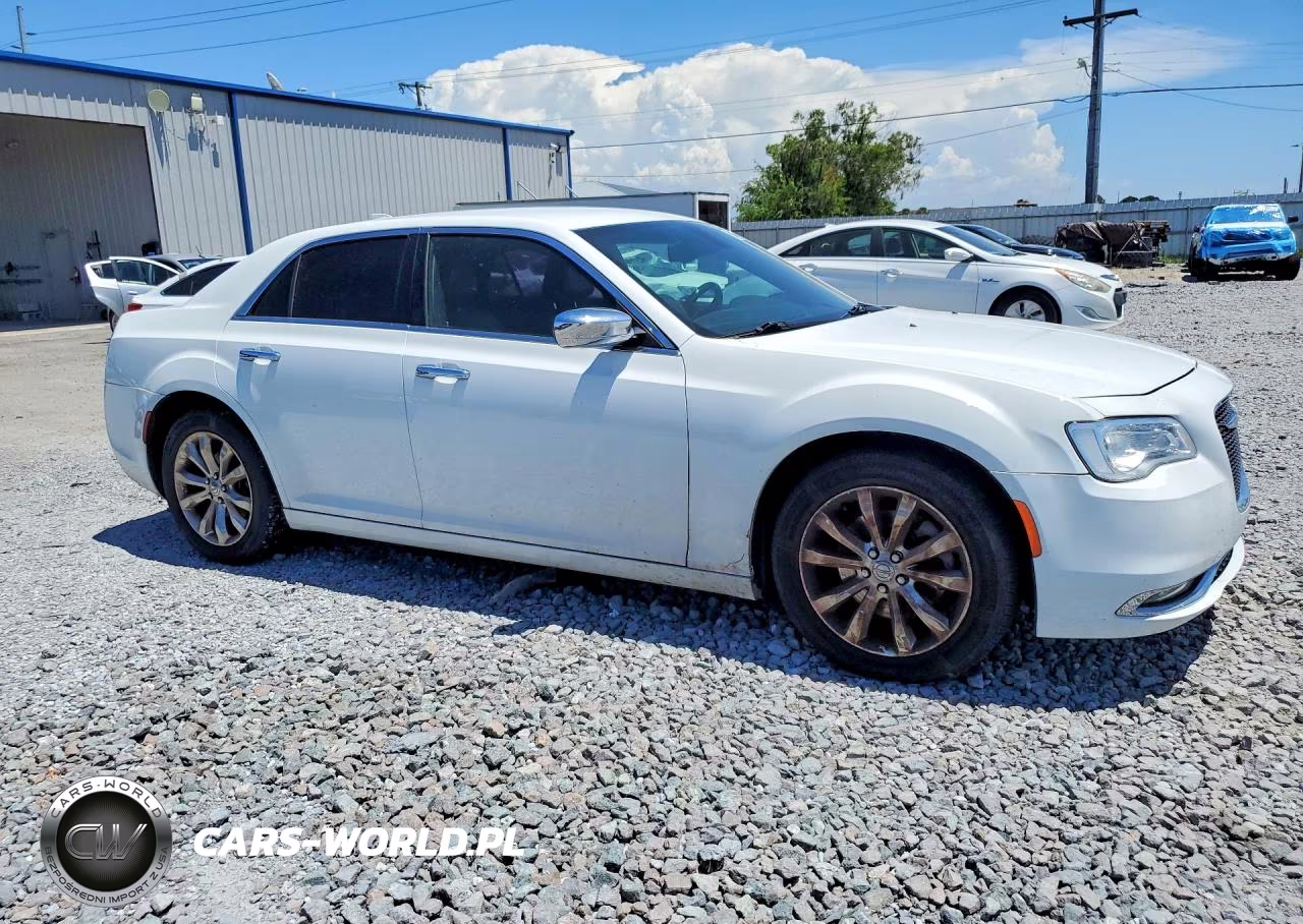 2018 Chrysler 300 Limited VIN:2C3CCAKG2JH177235 - 4