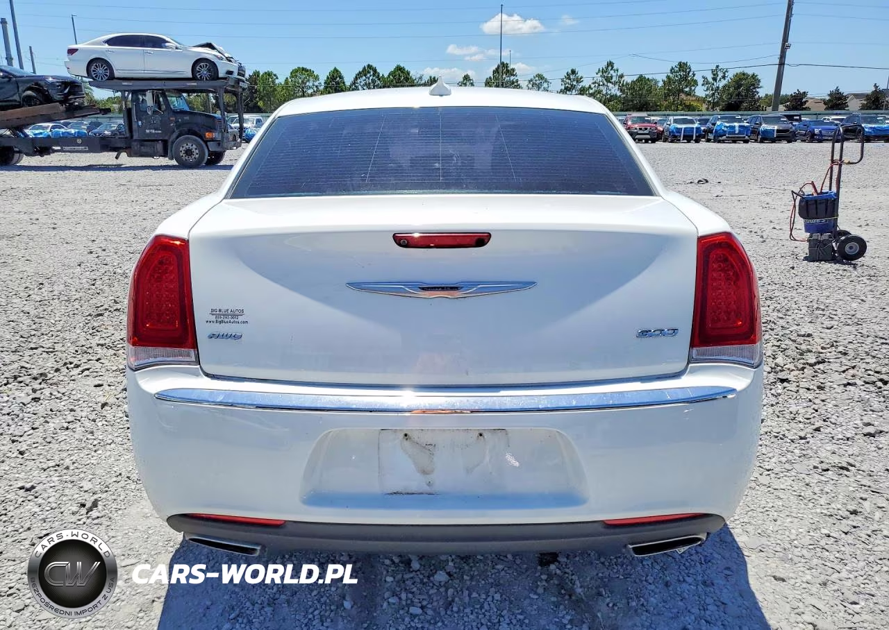 2018 Chrysler 300 Limited VIN:2C3CCAKG2JH177235 - 6