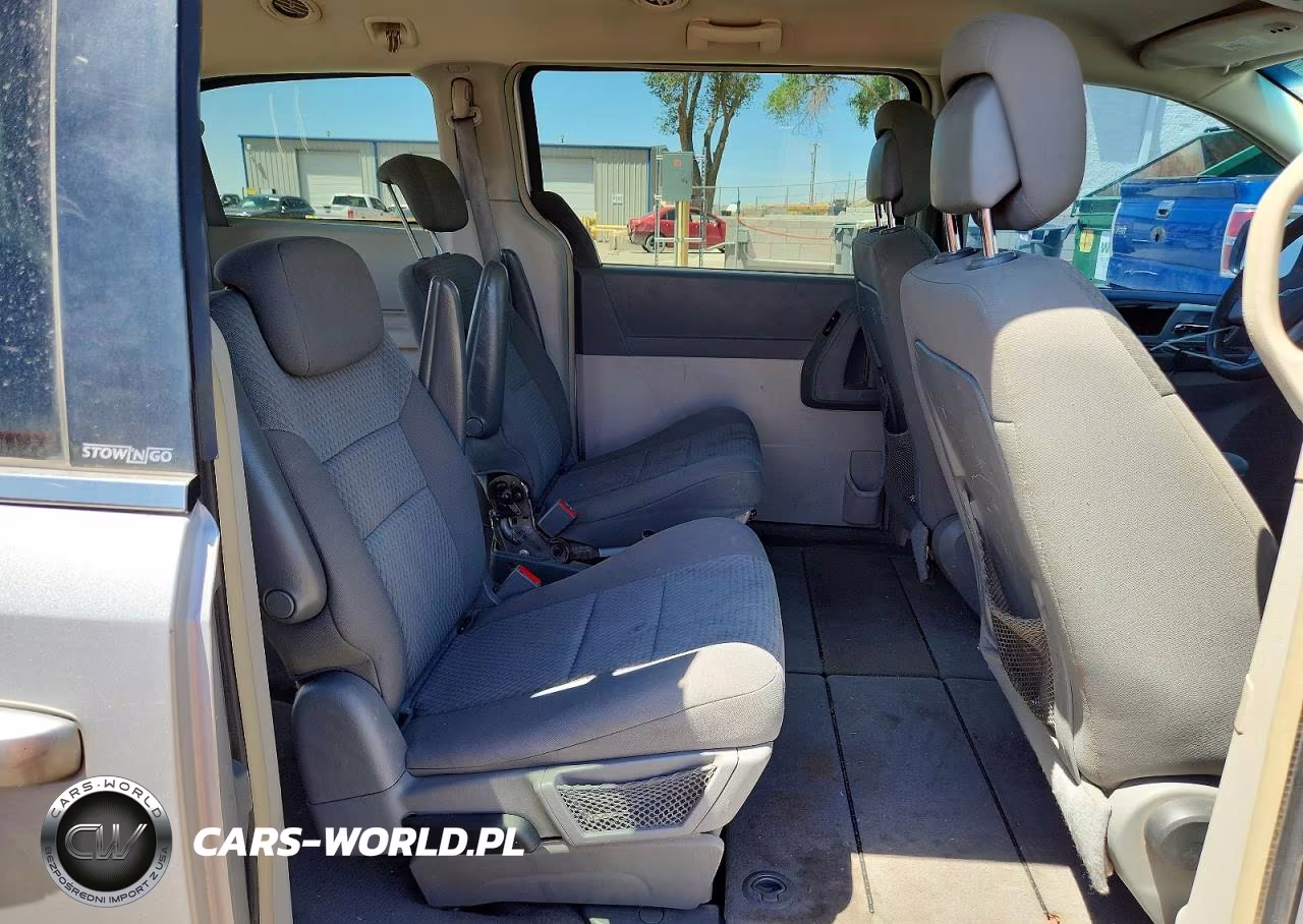 2010 Chrysler Town & Country Touring VIN:2A4RR5D12AR346355 - 10
