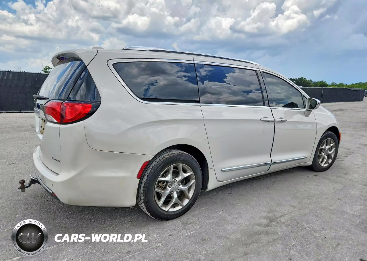 2017 Chrysler Pacifica Limited VIN:2C4RC1GG2HR545481 - 3