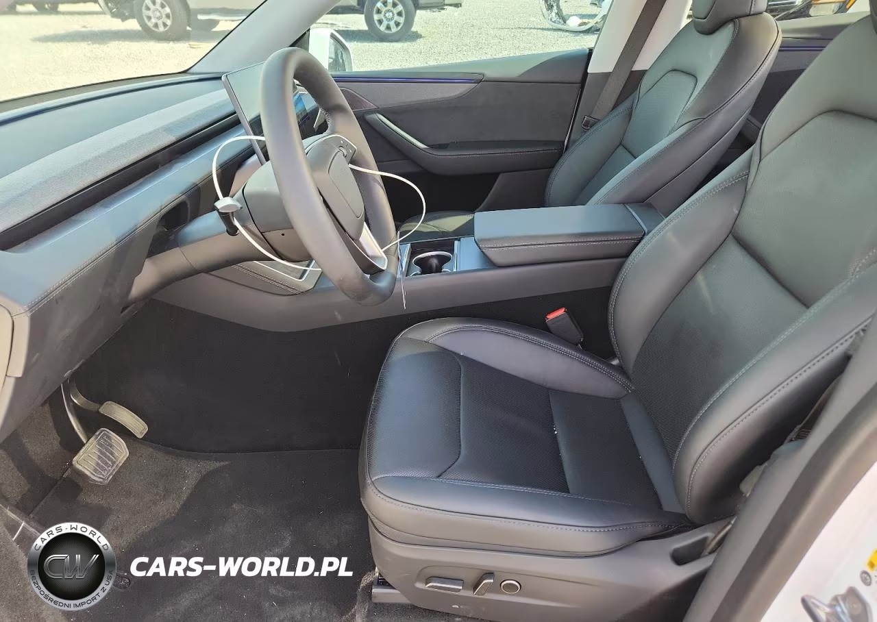 2026 Tesla Model Y VIN:7SAYGDEE1TF446743 - 7