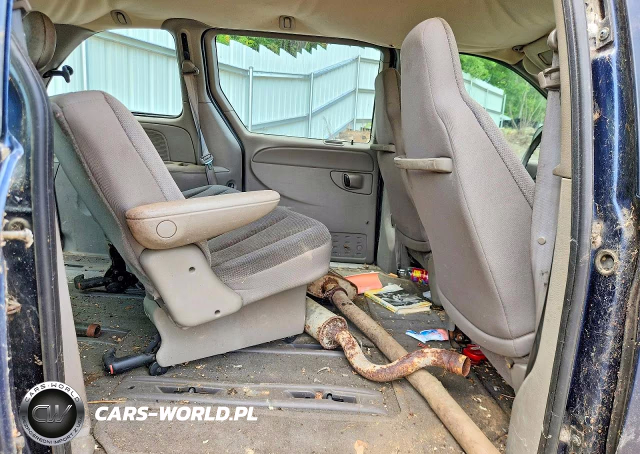 2002 Chrysler Voyager VIN:1C4GJ25342B733198 - 10