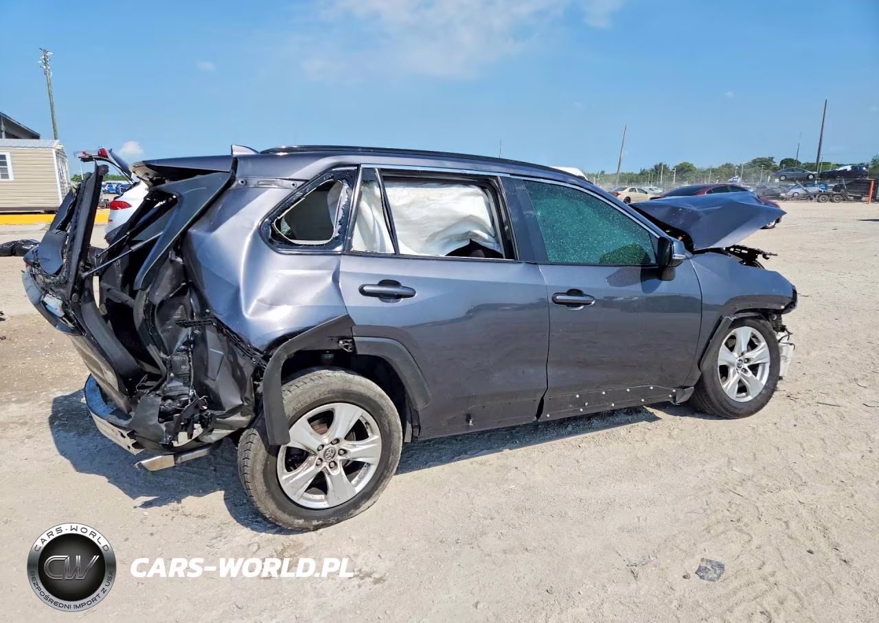 2021 Toyota Rav4 Xle VIN:2T3W1RFV8MW105580 - 3