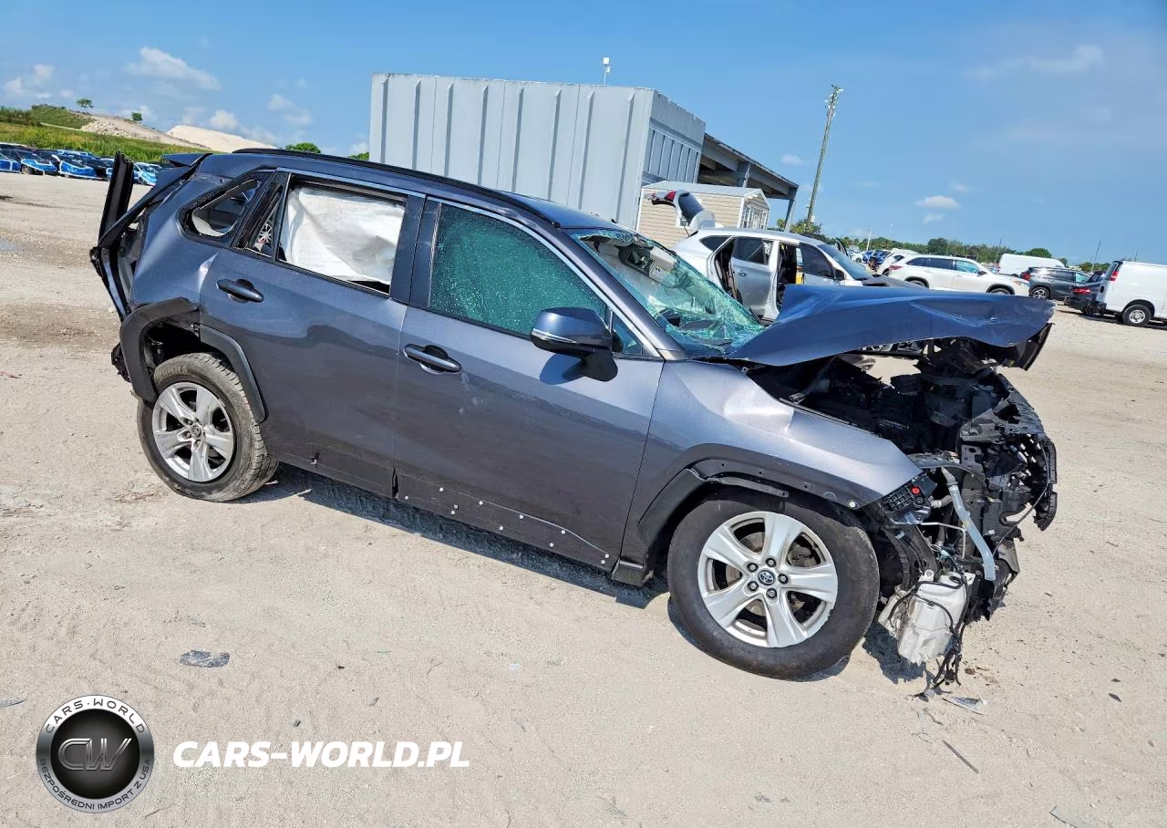 2021 Toyota Rav4 Xle VIN:2T3W1RFV8MW105580 - 4