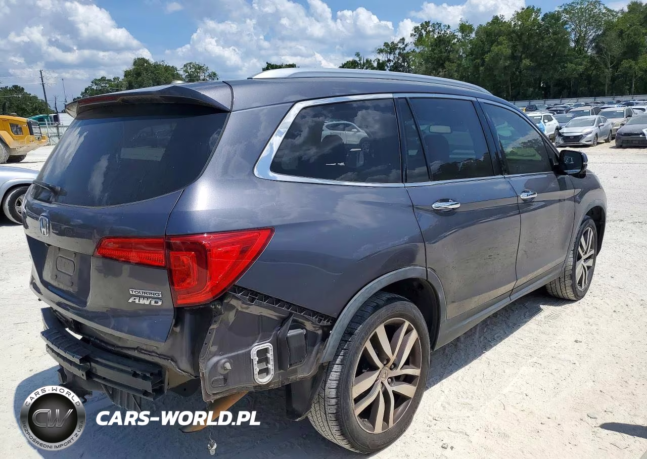 2017 Honda Pilot Touring VIN:5FNYF6H92HB073617 - 3
