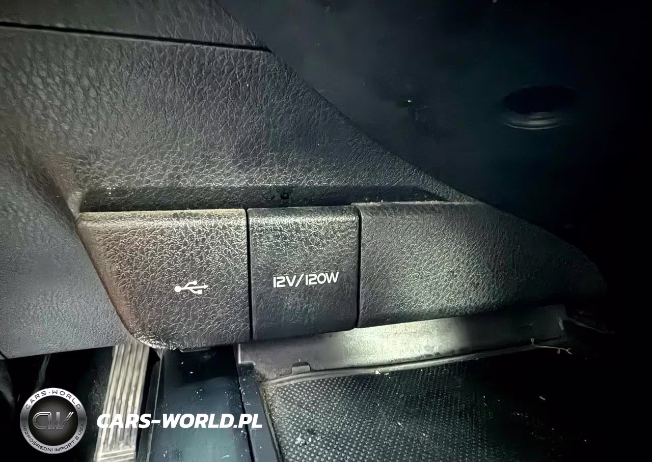 2020 Toyota Camry Le VIN:4T1C11AK2LU887853 - 15
