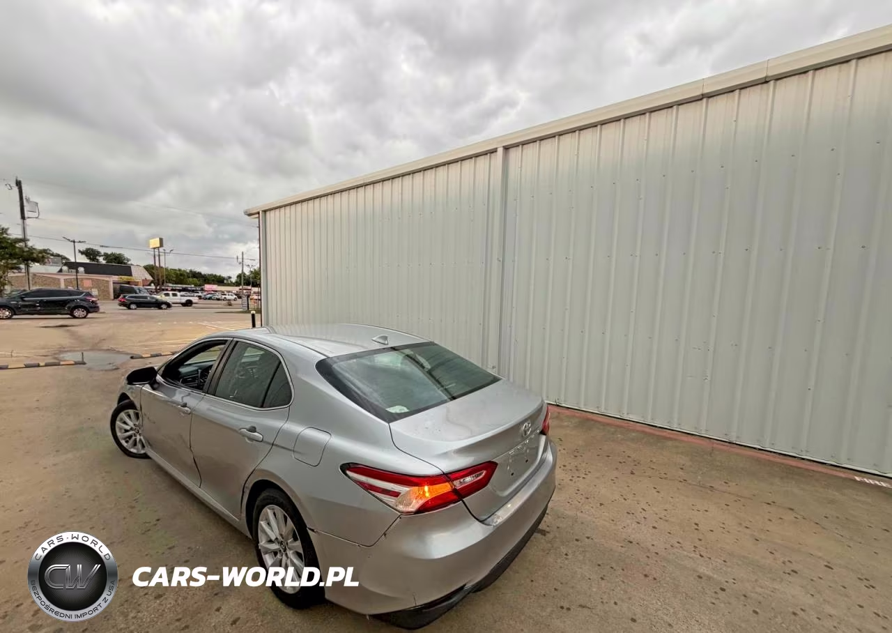 2020 Toyota Camry Le VIN:4T1C11AK2LU887853 - 3