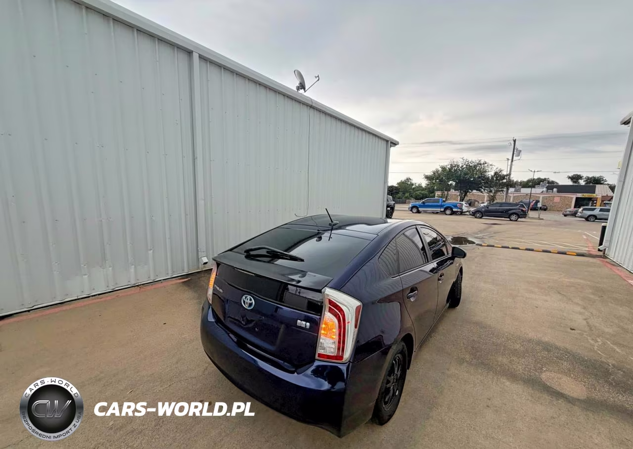 2015 Toyota Prius One VIN:JTDKN3DU8F0427525 - 4