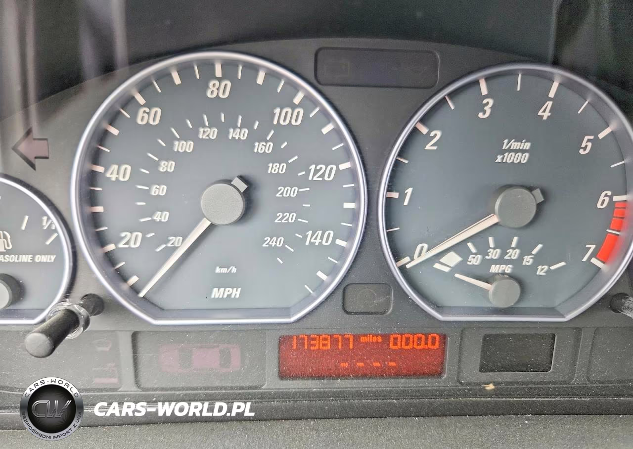 2001 BMW 330 Ci VIN:WBABN53411JU33163 - 9