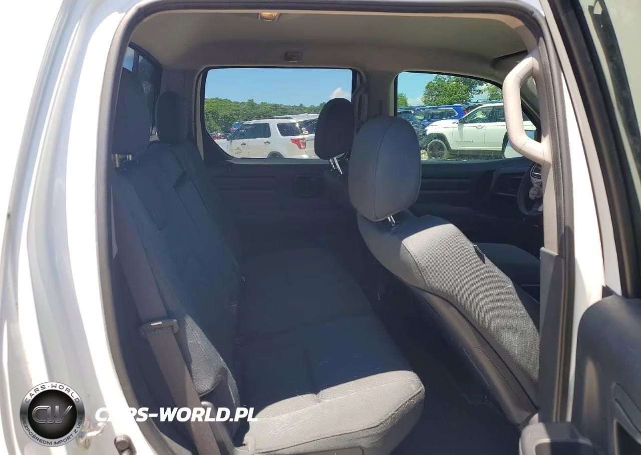 2013 Honda Ridgeline Sport VIN:5FPYK1F74DB011587 - 10