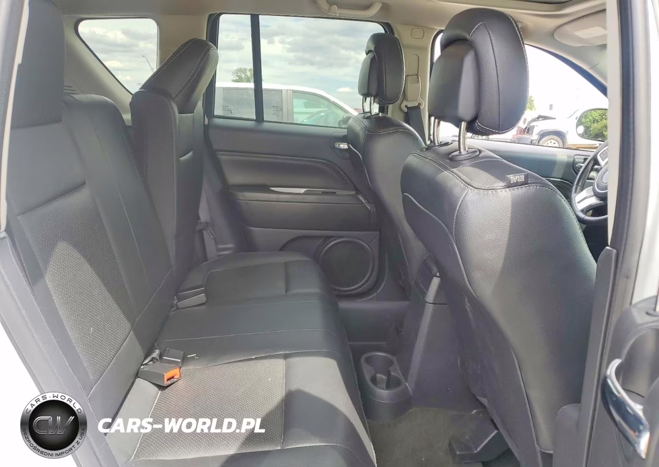 2016 Jeep Compass Latitude VIN:1C4NJDEB9GD765974 - 10