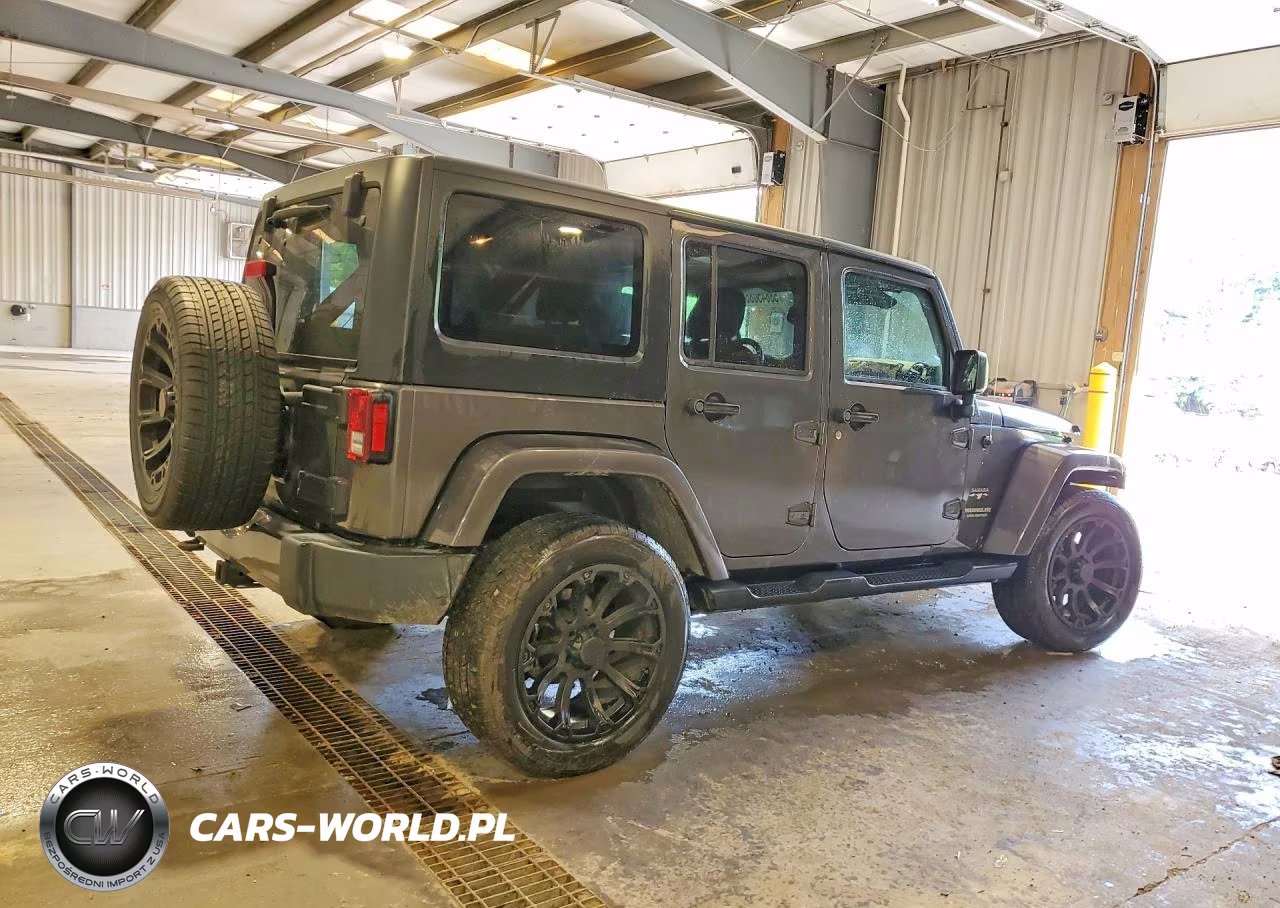 2017 Jeep Wrangler Unlimited Sahara VIN:1C4BJWEGXHL754712 - 3