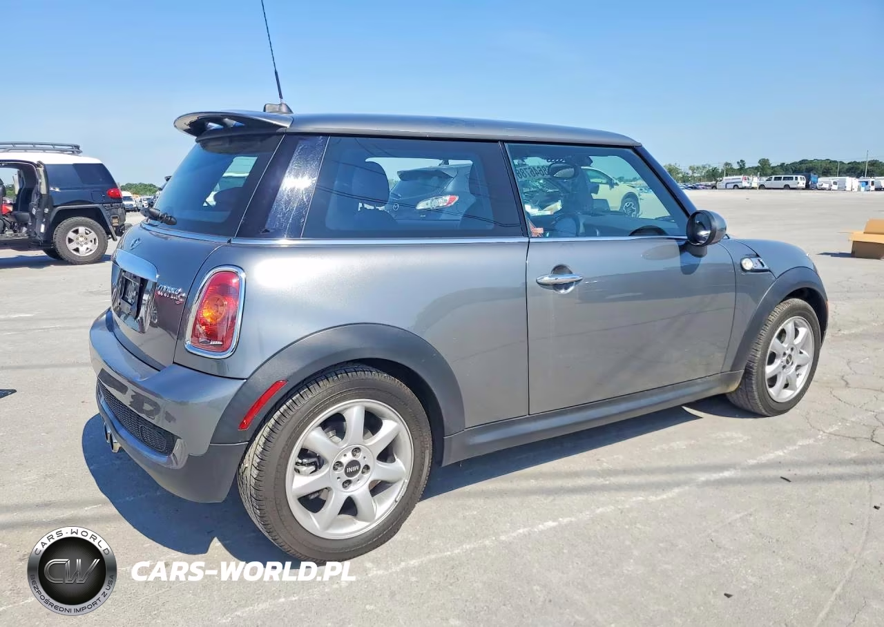 2008 Mini Cooper S VIN:WMWMF73548TV35260 - 3