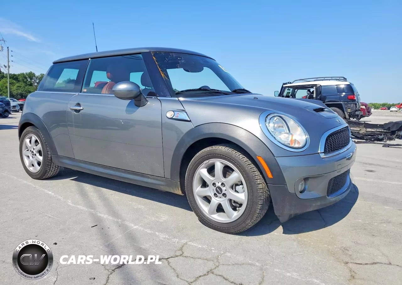 2008 Mini Cooper S VIN:WMWMF73548TV35260 - 4