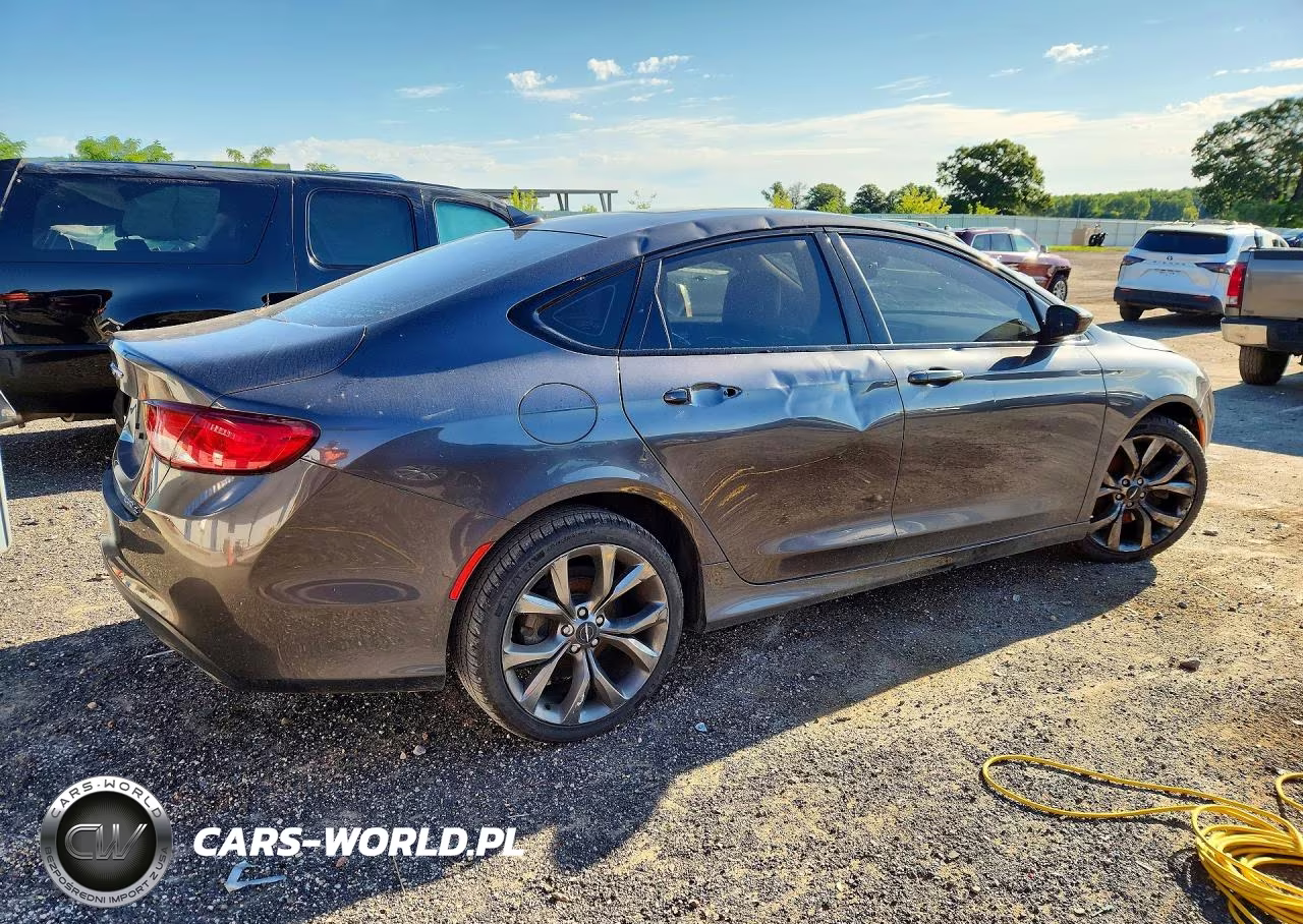 2016 Chrysler 200 S VIN:1C3CCCDG4GN158467 - 3