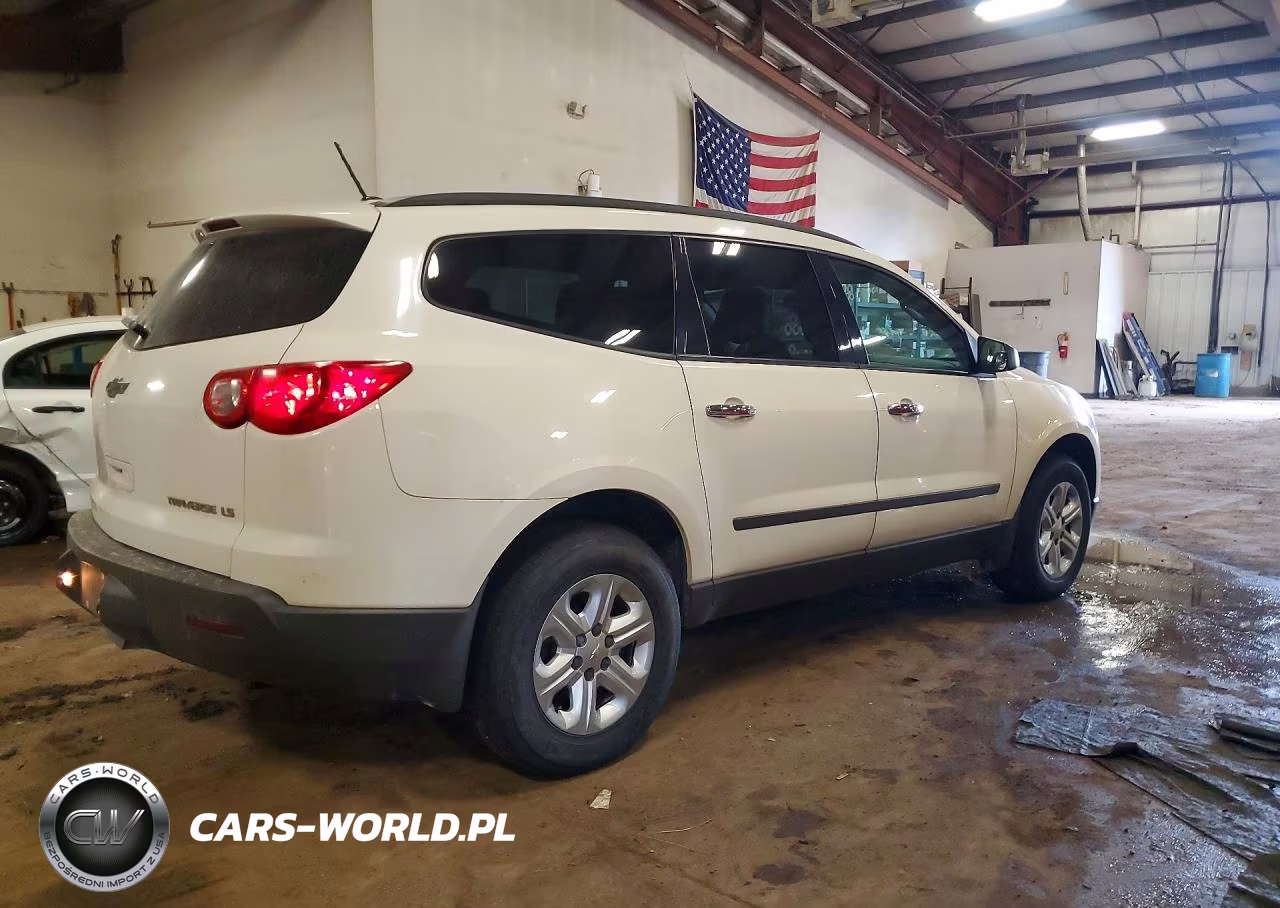 2012 Chevrolet Traverse Ls VIN:1GNKREEDXCJ374502 - 3