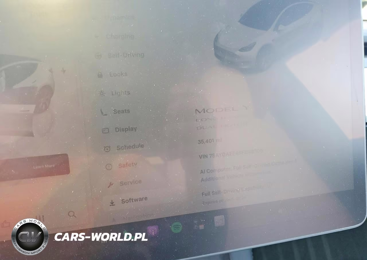 2024 Tesla Model Y VIN:7SAYGAEE4RF048305 - 9