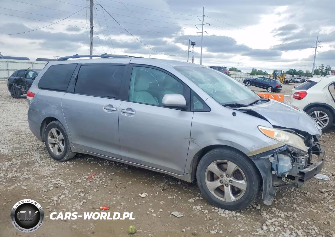 2011 Toyota Sienna Le VIN:5TDKK3DC0BS158833 - 4