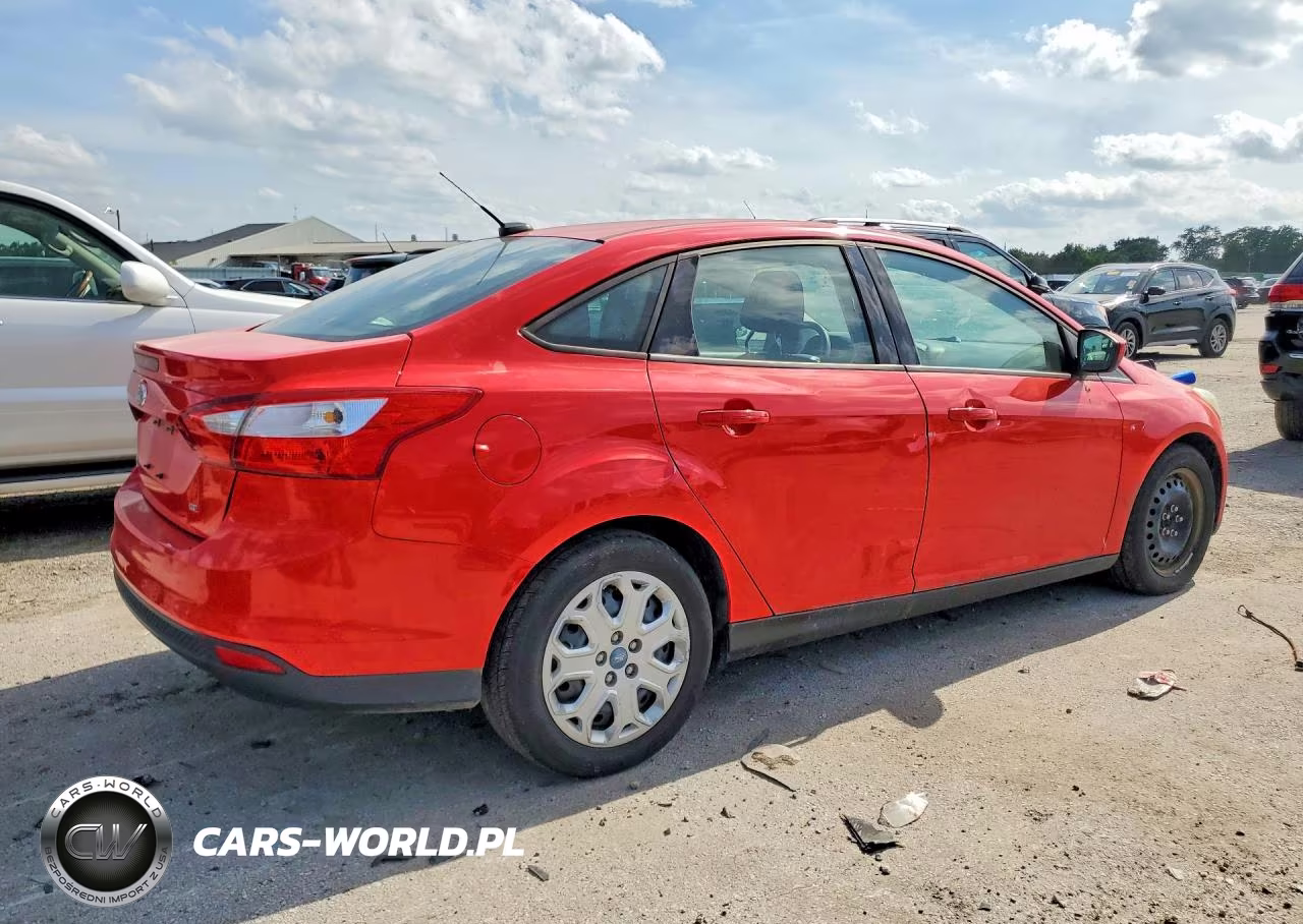 2012 Ford Focus Se VIN:1FAHP3F27CL265063 - 3