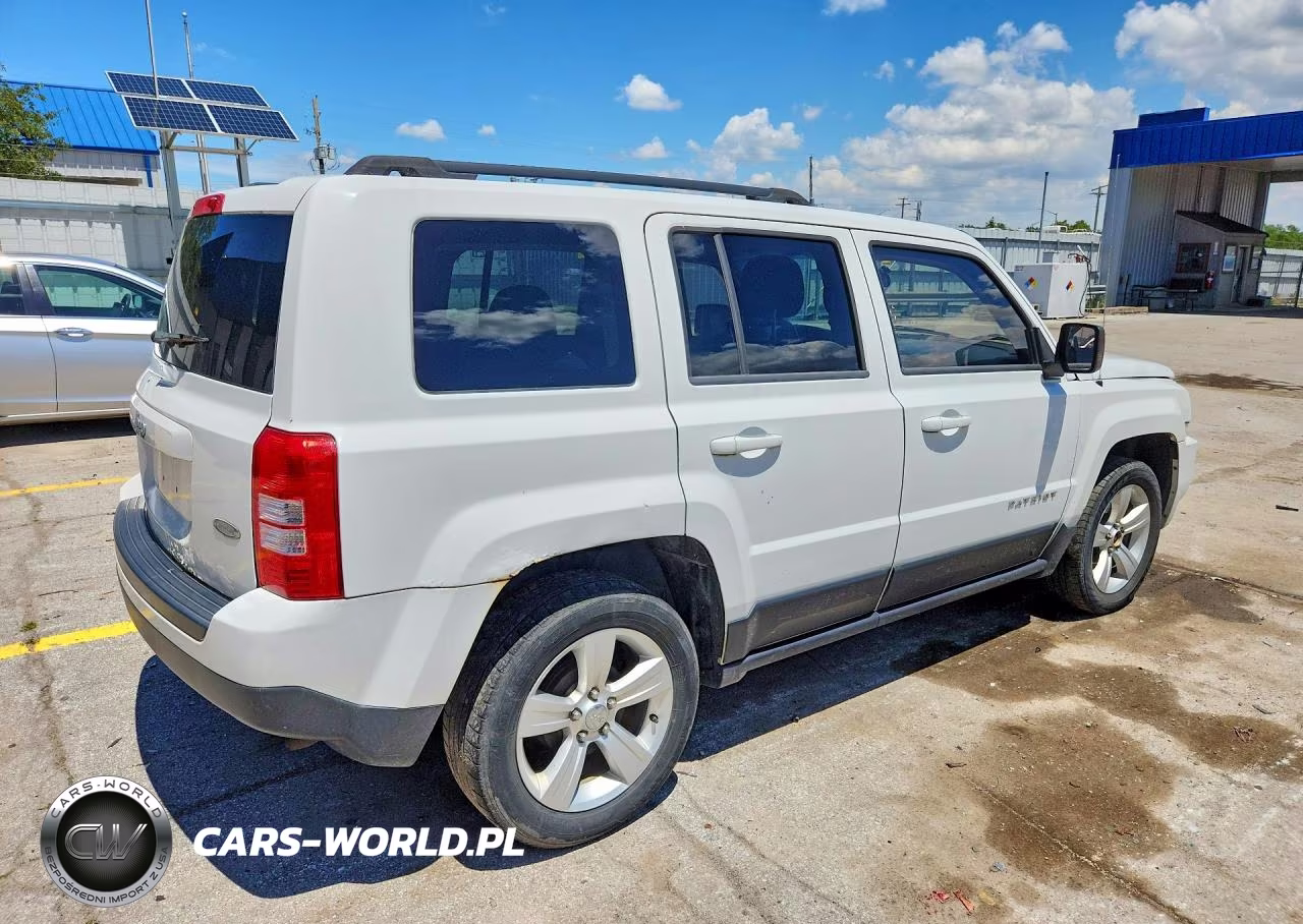 2014 Jeep Patriot Latitude VIN:1C4NJPFA1ED642898 - 3