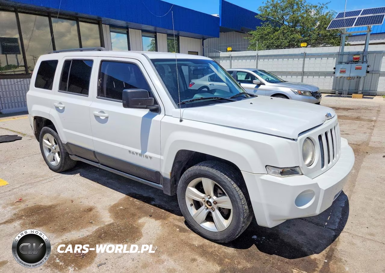 2014 Jeep Patriot Latitude VIN:1C4NJPFA1ED642898 - 4