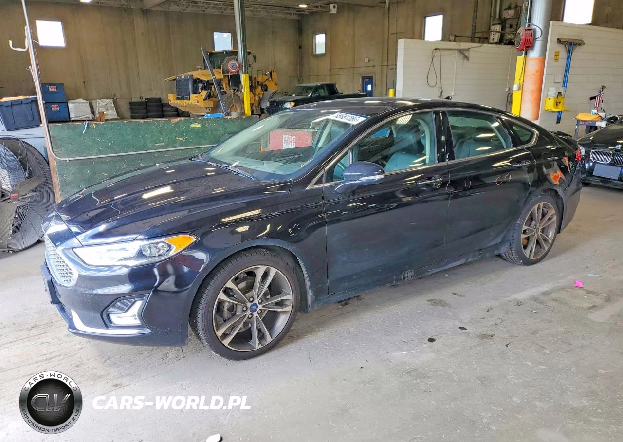 2019 Ford Fusion Titanium – zdjęcie 1 z 12