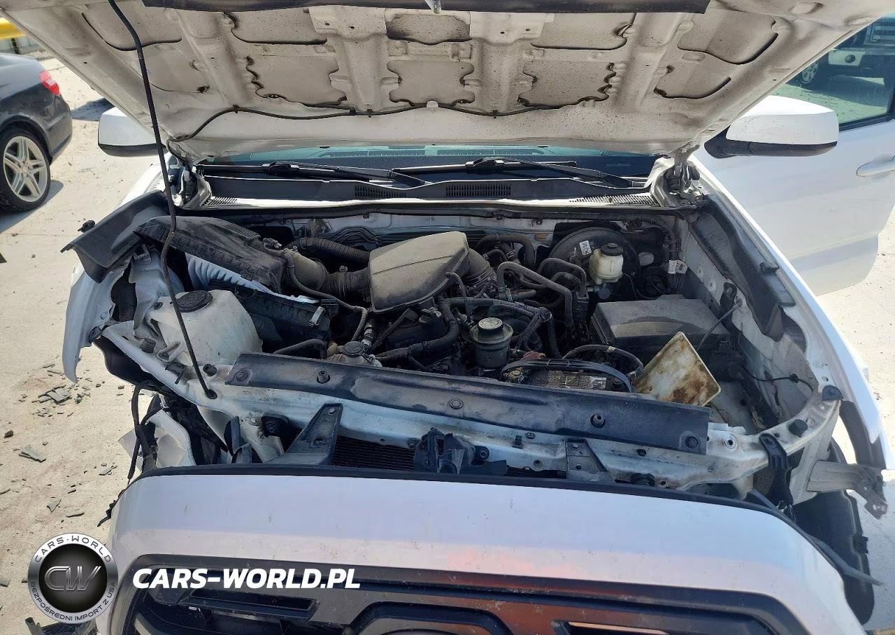 2018 Toyota Tacoma Sr VIN:5TFAX5GN0JX112241 - 11