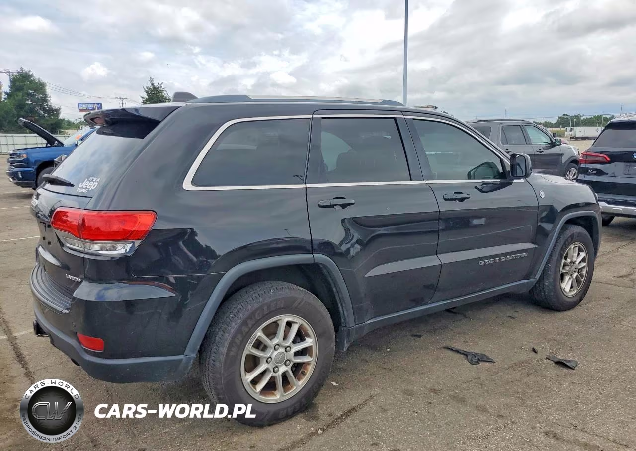 2018 Jeep Grand Cherokee Laredo VIN:1C4RJFAG7JC348381 - 3