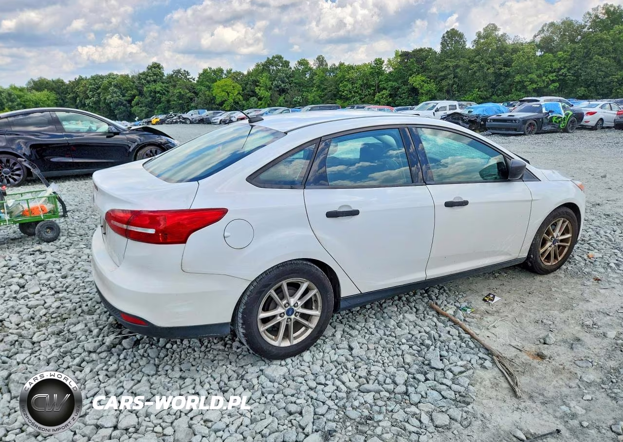2018 Ford Focus S VIN:1FADP3E28JL291779 - 3