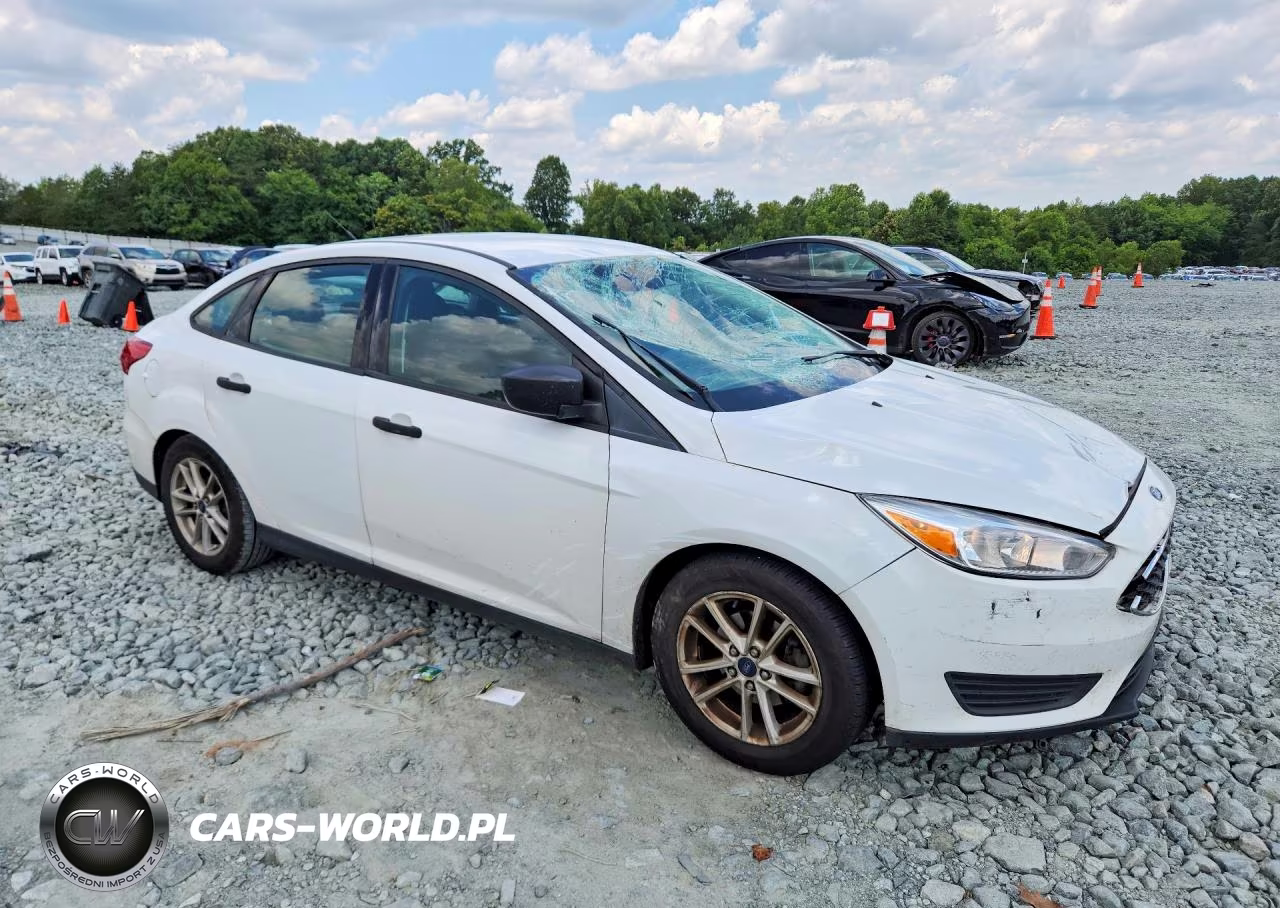 2018 Ford Focus S VIN:1FADP3E28JL291779 - 4