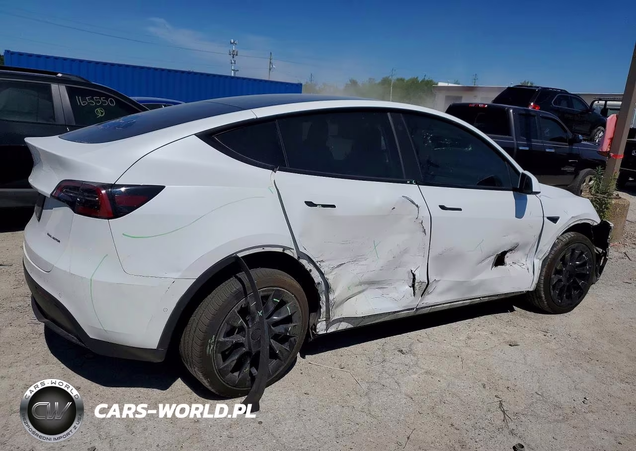 2022 Tesla Model Y VIN:7SAYGDEE2NF413284 - 3