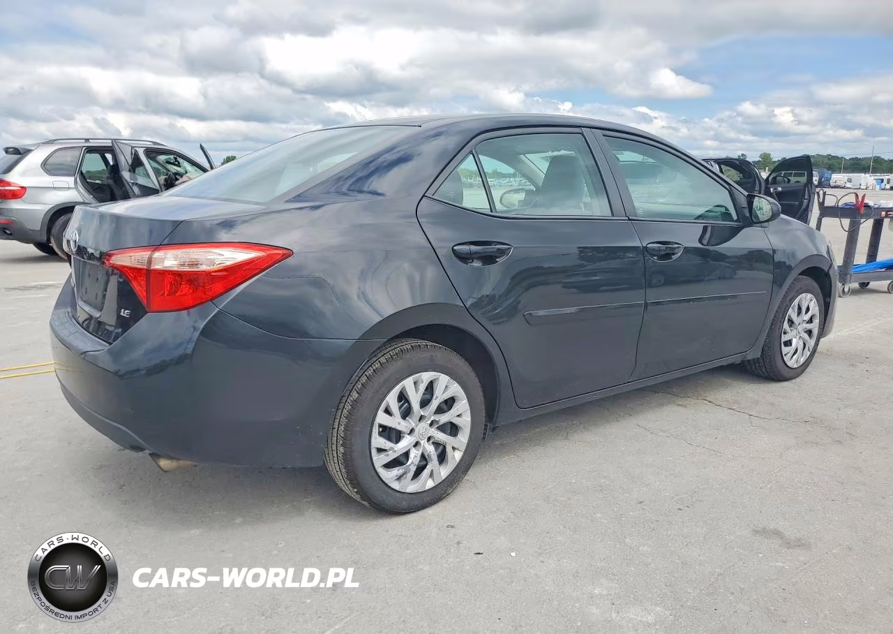 2017 Toyota Corolla Le VIN:2T1BURHEXHC956895 - 3
