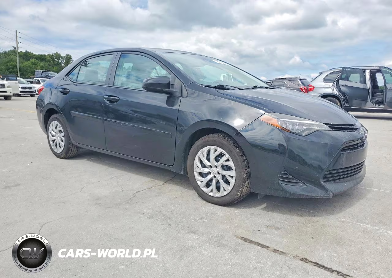 2017 Toyota Corolla Le VIN:2T1BURHEXHC956895 - 4