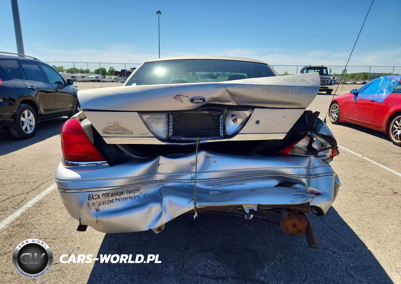 2005 Ford Crown Victoria Police Interceptor VIN:2FAHP71W25X135098 - 11