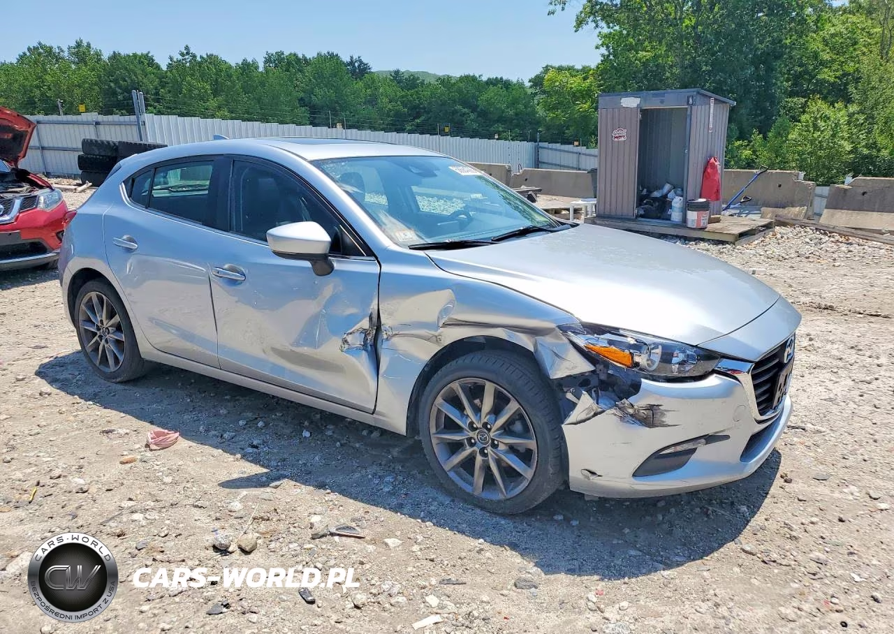 2018 Mazda 3 Touring VIN:3MZBN1L39JM231318 - 4