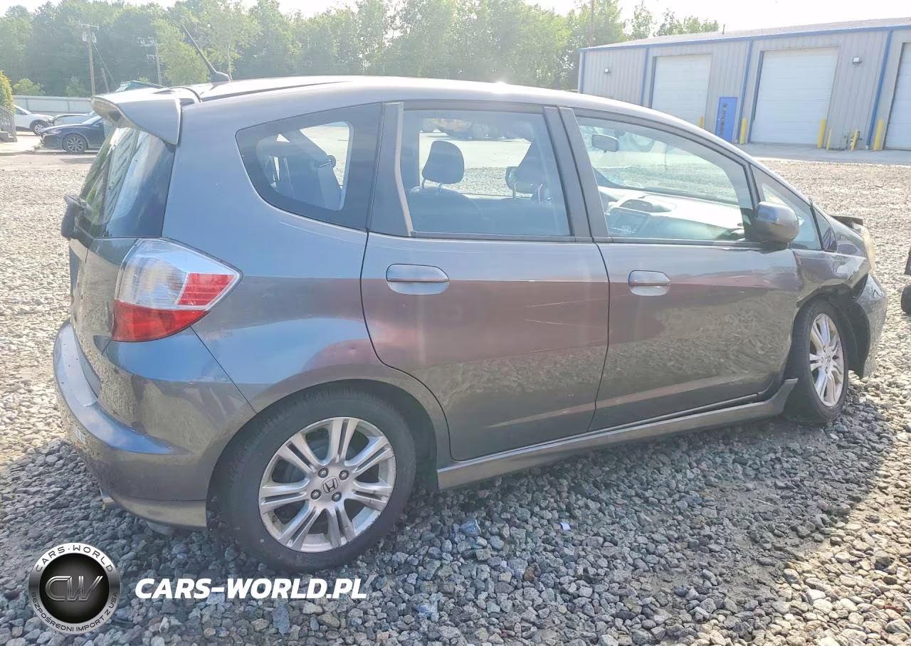2011 Honda Fit Sport VIN:JHMGE8H62BC027238 - 3