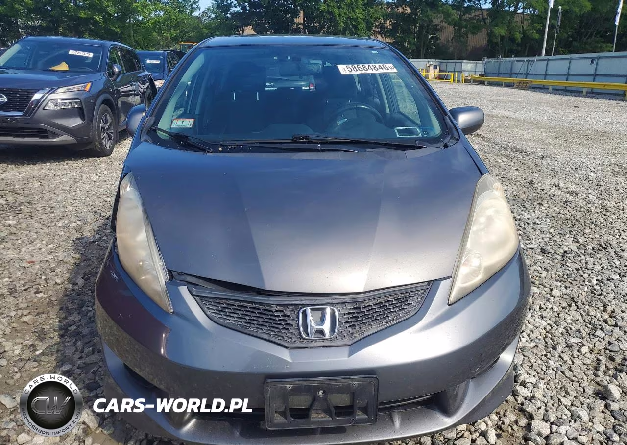 2011 Honda Fit Sport VIN:JHMGE8H62BC027238 - 5