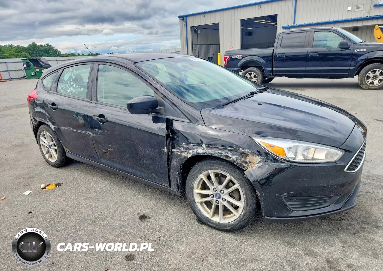 2018 Ford Focus Se VIN:1FADP3K2XJL218093 - 4
